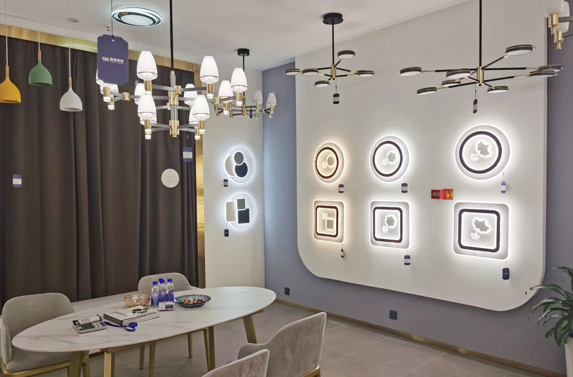 ��ʨ���������չ������ɽ����