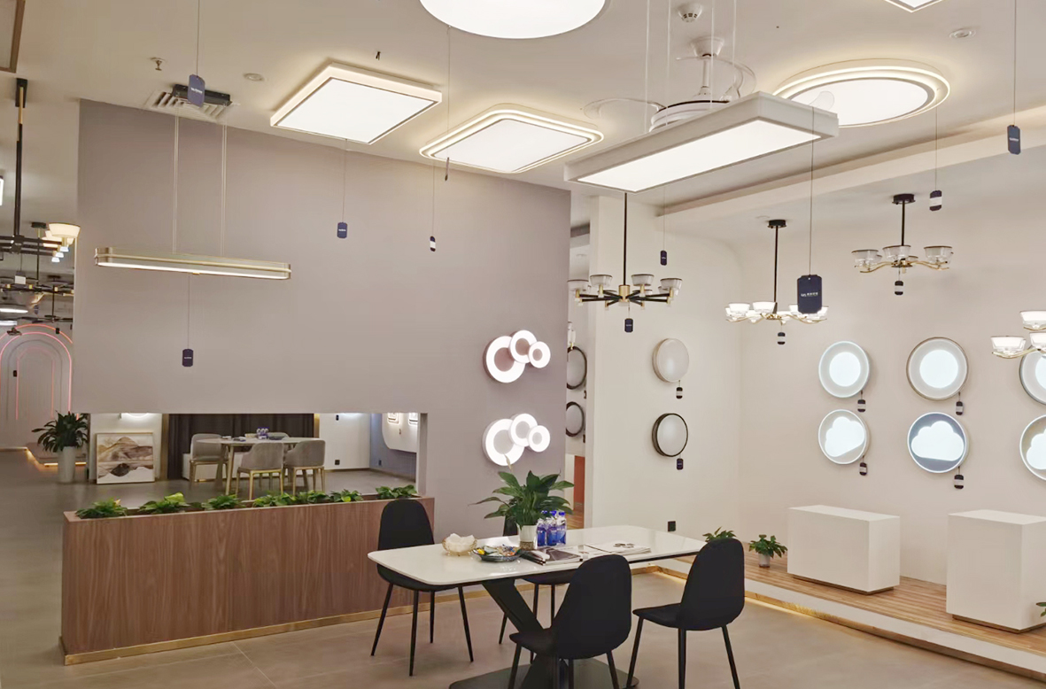 ��ʨ���������չ������ɽ����