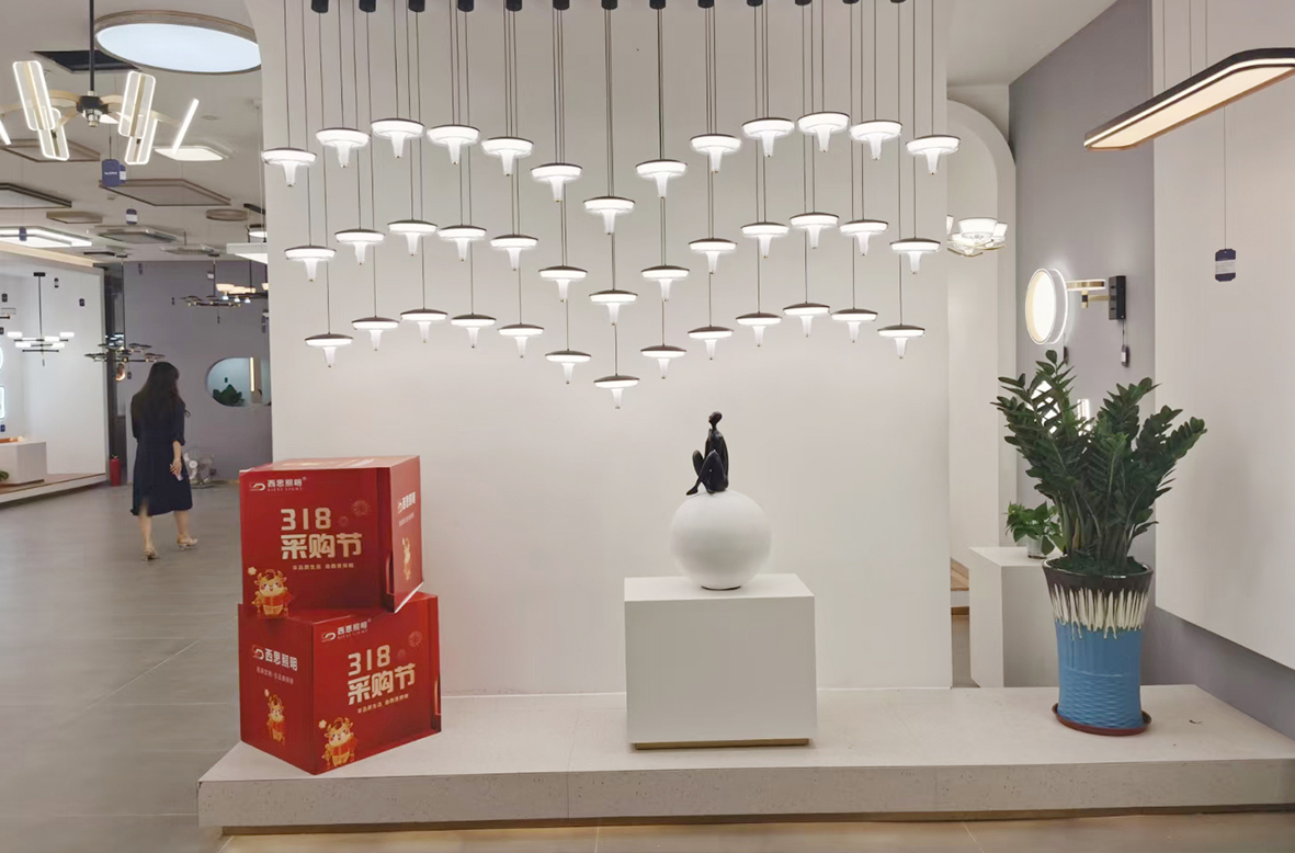 ��ʨ���������չ������ɽ����